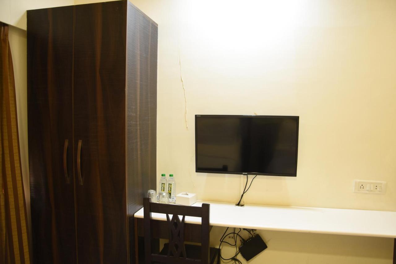Hotel Galaxy Comforts Mumbai Exterior photo